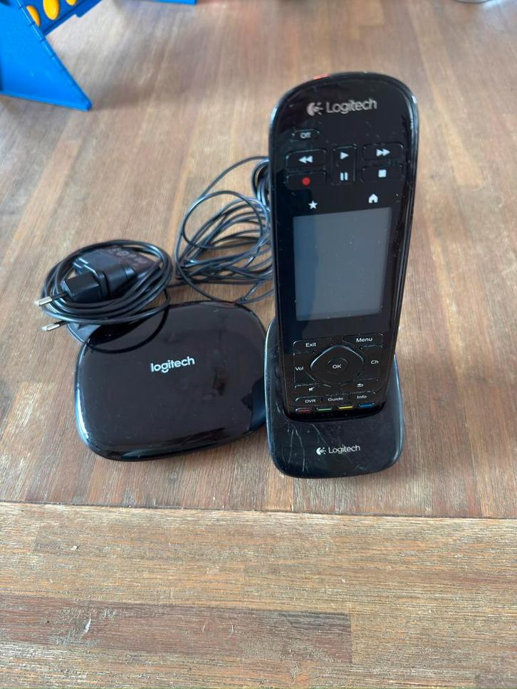 Logitech Harmony Touch + Hub – Complete set, Audio, Tv en Foto, Afstandsbedieningen, Zo goed als nieuw, Ophalen