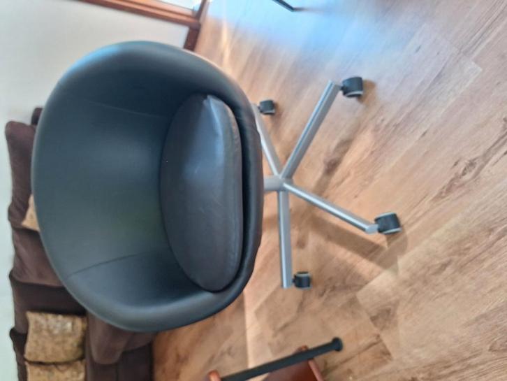 SKRUVSTA zwart bureaustoel, Huis en Inrichting, Bureaustoelen, Zo goed als nieuw, Zwart, Ophalen