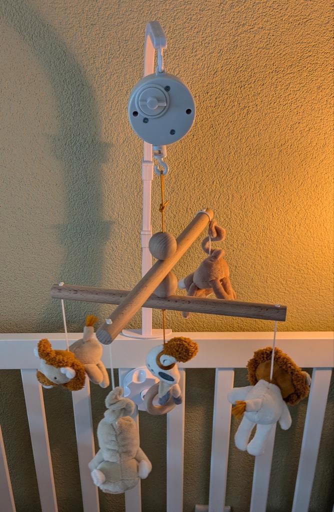 Boxmobiel, muziekmobiel Tiny Wildlife leeuwen, Kinderen en Baby's, Boxen, Zo goed als nieuw, Rond, Ophalen