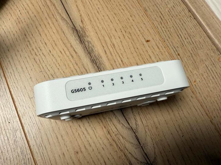 Netgear GS605 5-poorts Gigabit Switch, Computers en Software, Netwerk switches, Gebruikt, Ophalen of Verzenden