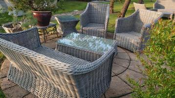 Mooie loungeset van Applebee. Extra dik kunststof wicker  beschikbaar voor biedingen