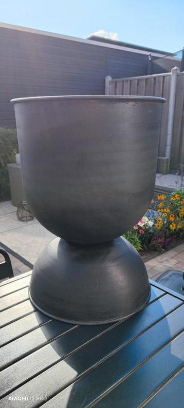 Ferm LIVING Hourglass Bloempot L beschikbaar voor biedingen