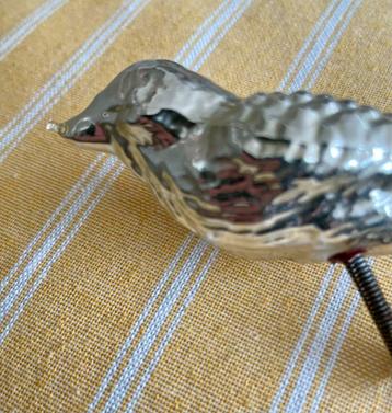 Vintage Zilverkleurig Vogel Ornament beschikbaar voor biedingen