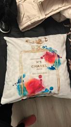 Chanel decoratieve kussens, Huis en Inrichting, Woonaccessoires | Kussens, Ophalen of Verzenden, Zo goed als nieuw