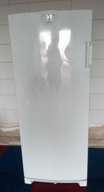 Zeer nette Indesit vrieskast 150cm hoogte €175,-

 beschikbaar voor biedingen
