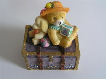 Vintage doosje met beer. beschikbaar voor biedingen