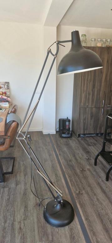 Grote Staande Lamp - Bureaulamp Model beschikbaar voor biedingen