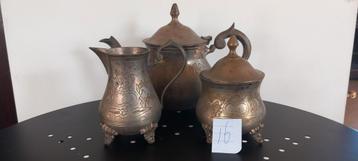 Theepot, melkkan en suikerpot,  1 van de vele theepotten  beschikbaar voor biedingen