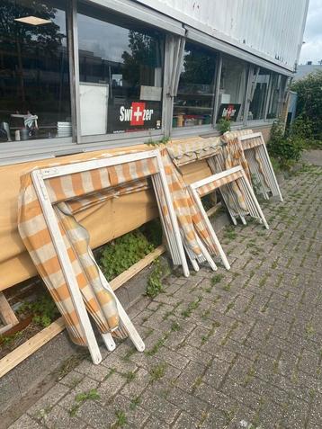 Partij houten markiezen nieuw te bekleden beschikbaar voor biedingen