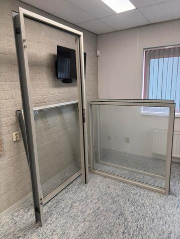3x raamkozijn 1x deurkozijn met deur I staal I enkelglas | beschikbaar voor biedingen