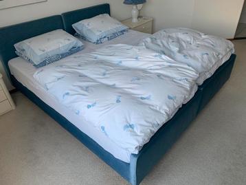 Boxspring bed 2x 1 persoons , en zo dus n dubbel bed beschikbaar voor biedingen