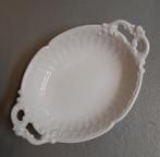 Regout schaal wit met reliëf., Ophalen of Verzenden