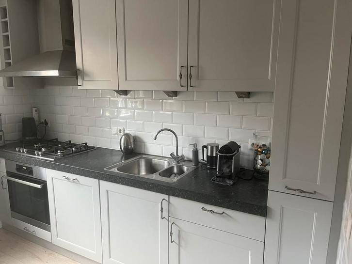 Mooie keuken, grijs, Bruynzeel, zelf demont. 30/31 jan 2026, Huis en Inrichting, Keuken | Complete keukens, Zo goed als nieuw