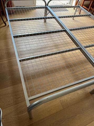 Dubbel bed/Bed en onderschuifbed beschikbaar voor biedingen