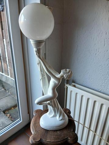 Art Deco Stijl Tafellamp Keramiek Vrouw - Jaren 70/80 beschikbaar voor biedingen