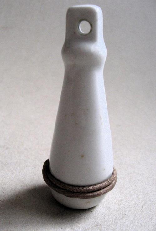Vintage wit porselein wc-trekker, Antiek en Kunst, Antiek | Woonaccessoires, Ophalen of Verzenden
