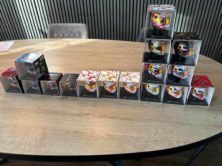 Diverse Max Verstappen helmen 1:4/1:5 van 2015 tm 2024, Verzamelen, Automerken, Motoren en Formule 1, Zo goed als nieuw, Formule 1