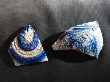 2 steengoed fragmenten zegels Westerwald 1650. 2058 beschikbaar voor biedingen