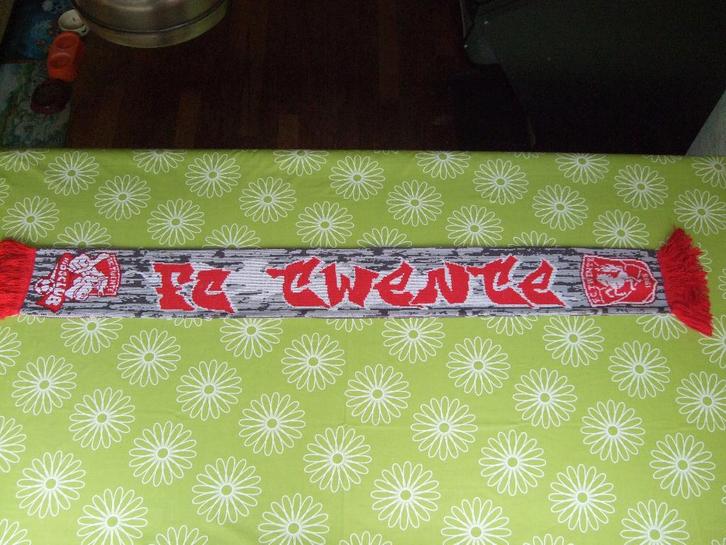 FC Twente Kids club sjaal (1), Verzamelen, Sportartikelen en Voetbal, Zo goed als nieuw, Vaantje of Sjaal, F.C. Twente, Ophalen of Verzenden