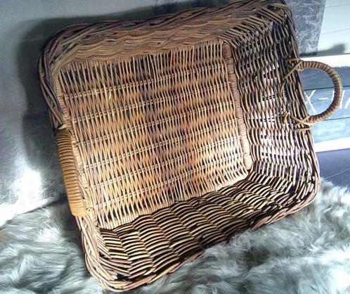 Grote robuuste rechthoekige mand met handsvaten ca.50x60cm, Huis en Inrichting, Woonaccessoires | Schalen en Manden, Gebruikt