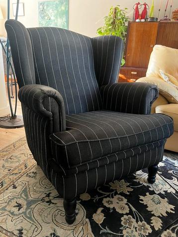 Twee vintage oorfauteuils bruin gestreept beschikbaar voor biedingen