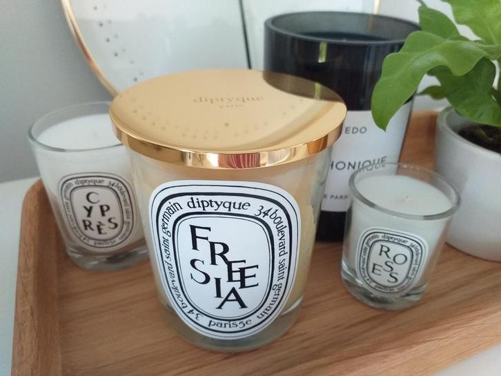 Origineel Diptyque goudkleurig kaars deksel voor 17,50 euro, Huis en Inrichting, Woonaccessoires | Kandelaars en Kaarsen, Nieuw