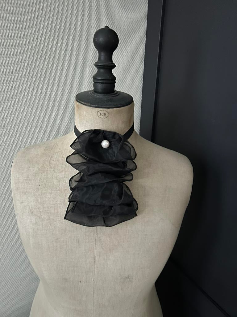 KLEIN ZWART ORGANZA JABOT / BEFJE MET PAREL EN STRIK LINT …, Ophalen of Verzenden, Dames