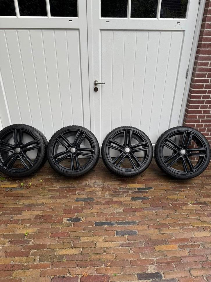 Audi 19 inch originele velgen met winterbanden, Auto-onderdelen, Banden en Velgen, Banden en Velgen, Winterbanden, 18 inch, 235 mm