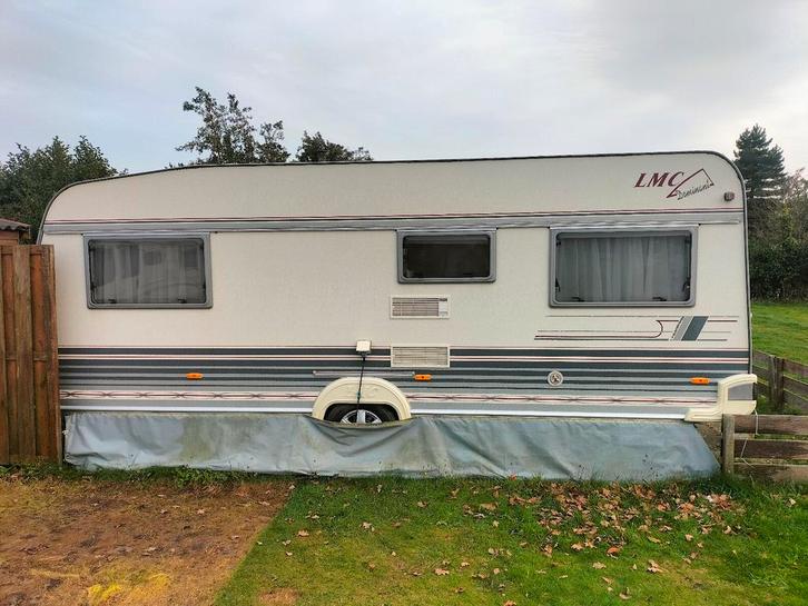 LMC 560K te koop aangeboden., Caravans en Kamperen, Caravans, Particulier, tot en met 4, Rondzit, Luifel, Ophalen