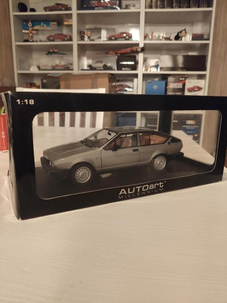 1:18 Autoart Alfa Romeo Alfetta James Bond Octupussy, Hobby en Vrije tijd, Modelauto's | 1:18, Gebruikt, Auto, Autoart, Ophalen of Verzenden