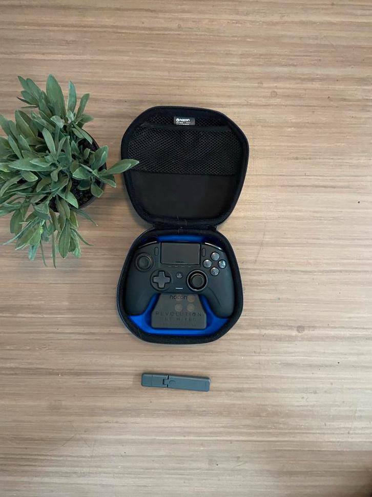 Nacon Revolution Pro Controller, Spelcomputers en Games, Spelcomputers | Nintendo Portables | Accessoires, Gebruikt, Overige modellen