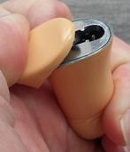 Vintage Metalen Gas Aansteker Dames Vinger Vrouw Nagellak, Nvt., Gebruikt, Ophalen of Verzenden, Aansteker