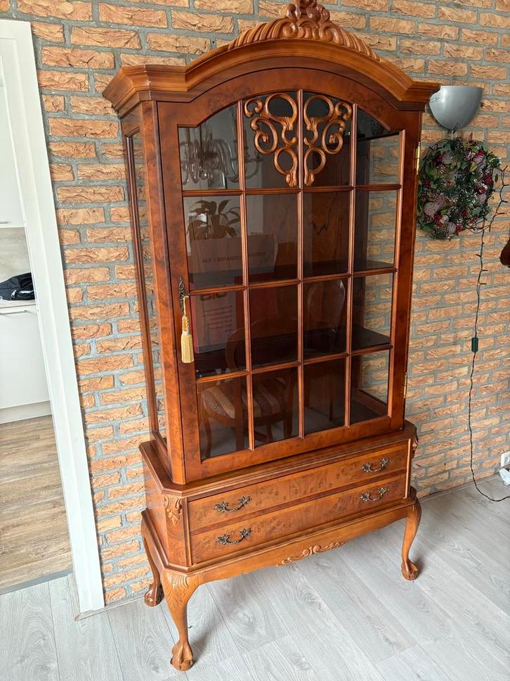 Antieke Vitrinekast met Glas en Houten Details, Huis en Inrichting, Kasten | Vitrinekasten, Gebruikt, 150 tot 200 cm, 50 tot 100 cm