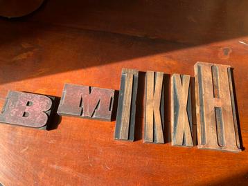Vintage houten drukletters/zetletters beschikbaar voor biedingen