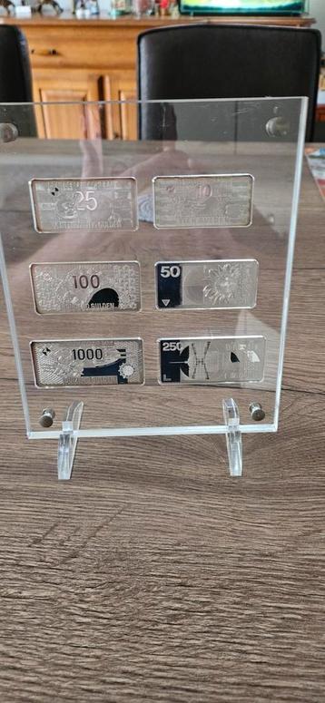 Zilverbaartjes Nederlandse bankbiljetten in plexiglas boek  beschikbaar voor biedingen