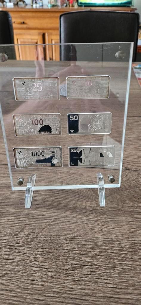 Zilverbaartjes Nederlandse bankbiljetten in plexiglas boek, Postzegels en Munten, Edelmetalen en Baren, Zilver, Ophalen of Verzenden