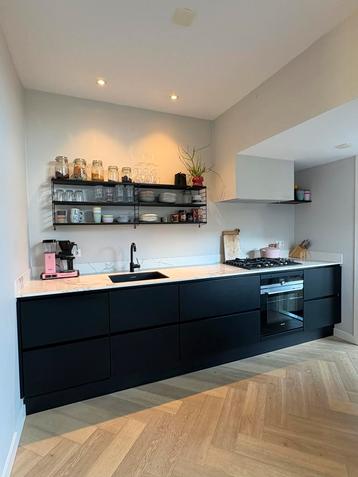 Zwarte keuken 335 cm beschikbaar voor biedingen