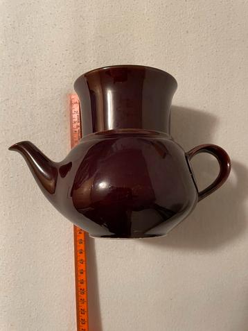Tk vintage theepotje met boven op een filter voor losse thee beschikbaar voor biedingen