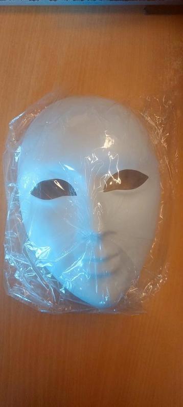 Maskers nieuw in verpakking, 45 stuks  beschikbaar voor biedingen