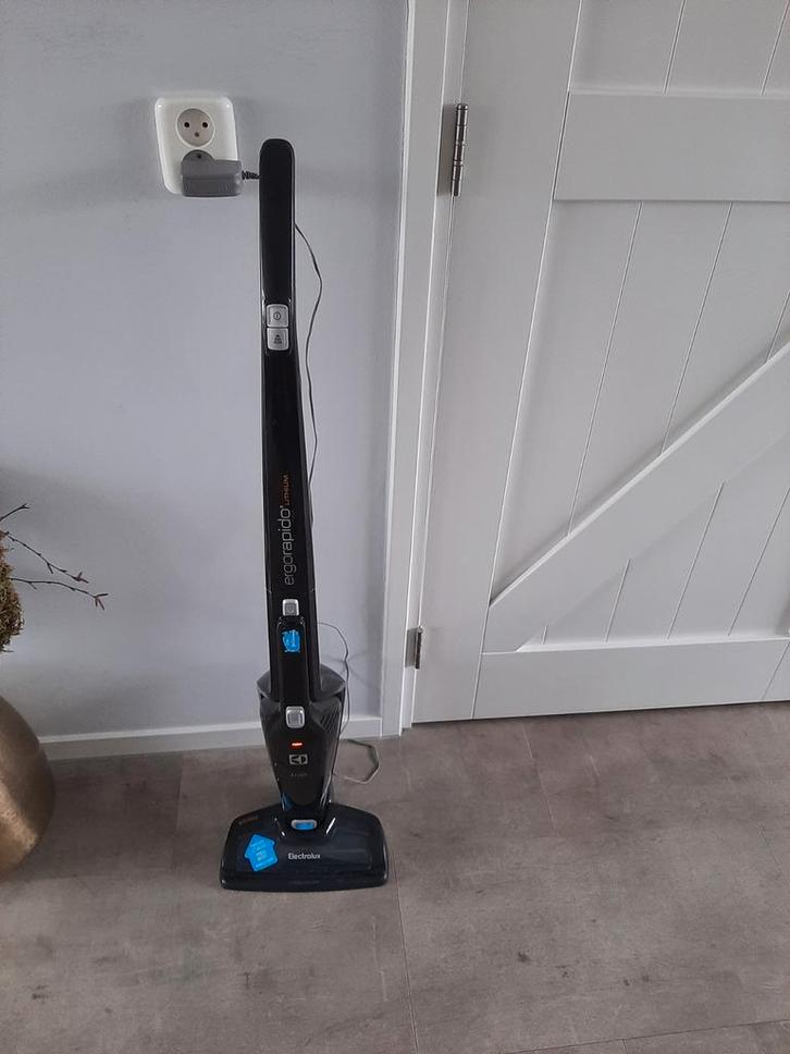 Electrolux Ergorapido Lithium - Draadloze stofzuiger, Witgoed en Apparatuur, Stofzuigers, Gebruikt, Stofzuiger, Minder dan 1200 watt