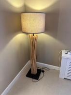 Houten Vloerlamp - Sfeervolle Verlichting, Huis en Inrichting, Lampen | Vloerlampen, Ophalen, Zo goed als nieuw, Hout, 150 tot 200 cm