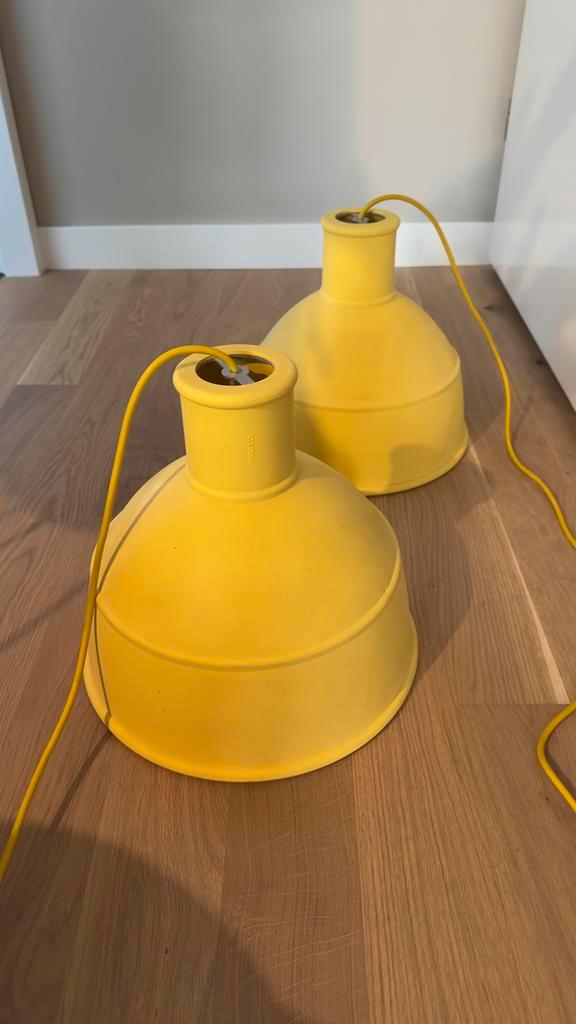 2x Muuto Unfold Hanglampen - Prijs is voor beide lampen, Huis en Inrichting, Lampen | Hanglampen, Zo goed als nieuw, Minder dan 50 cm