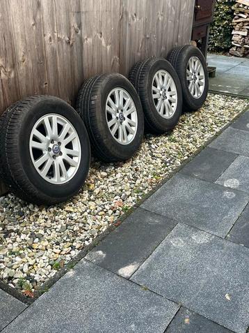 Volvo XC90 Velgen met Winterbanden (9 & 6mm) beschikbaar voor biedingen