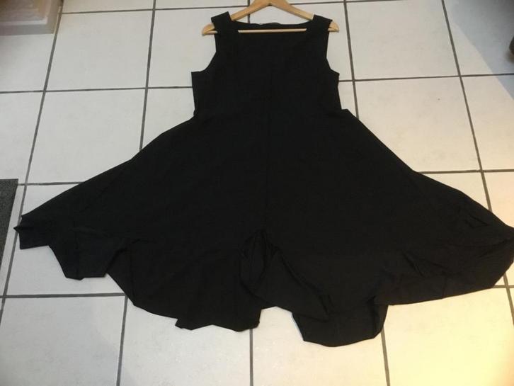 Zwarte Elsewhere overgooier XL - Travelstof, Kleding | Dames, Jurken, Zo goed als nieuw, Maat 42/44 (L), Zwart, Knielengte, Verzenden