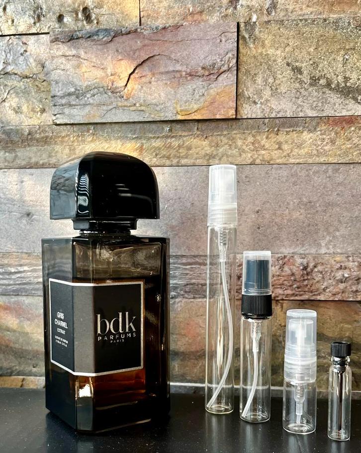 BDK Gris Charnel Extrait sample, Sieraden, Tassen en Uiterlijk, Uiterlijk | Parfum, Zo goed als nieuw, Ophalen of Verzenden