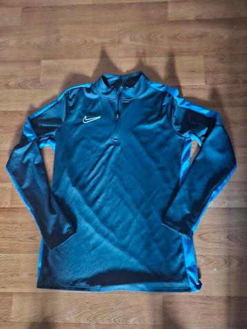 Truien en t-shirts beschikbaar voor biedingen