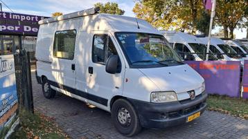 Compacte Peugeot Buscamper 2,8L Vastbed, Kachel, Koelkast beschikbaar voor biedingen