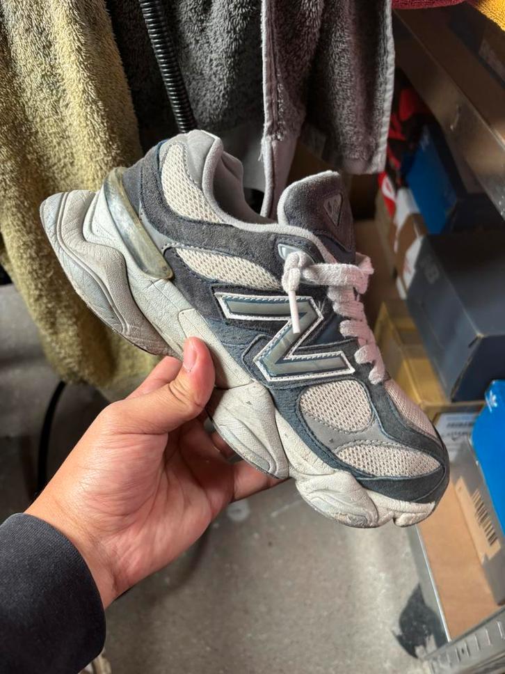 New Balance 9060 Indigo 40, Kleding | Dames, Schoenen, Zo goed als nieuw, Sneakers of Gympen, Beige, Ophalen of Verzenden