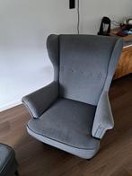 Ikea Strandmon Oorfauteuil grijs met voetenbank, Huis en Inrichting, Fauteuils, Ophalen, Stof