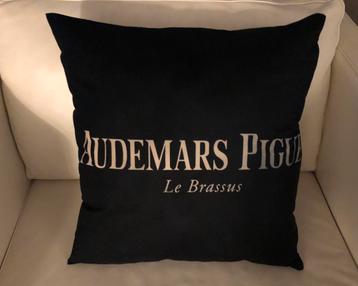 Audemars Piguet Decoratie Kussen beschikbaar voor biedingen